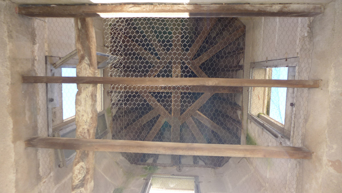 potential second floor in the center tower
